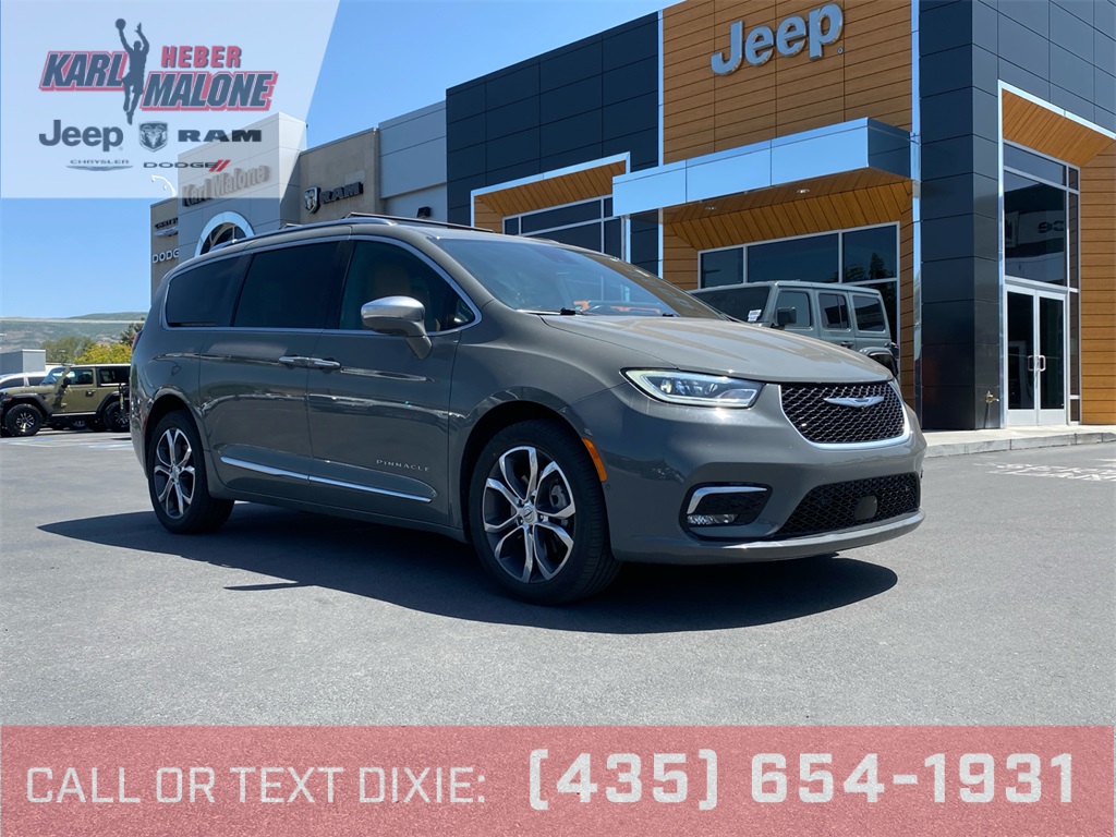 Used 2021 Chrysler Pacifica - photo 1