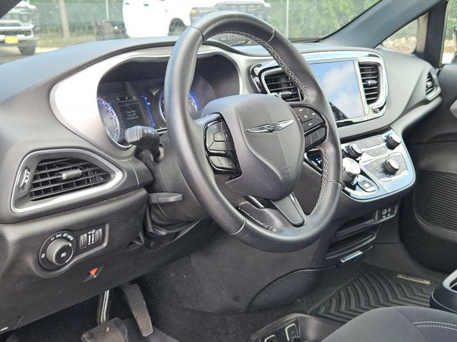 Used 2018 Chrysler Pacifica - photo 11