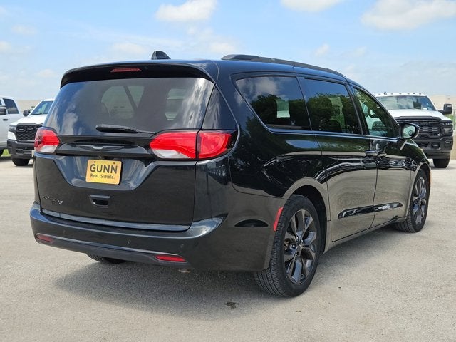 Used 2018 Chrysler Pacifica - photo 4