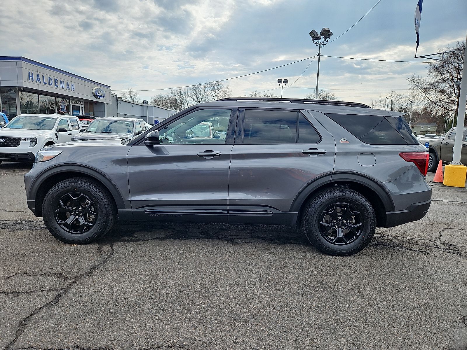Used 2023 Ford Explorer - photo 6