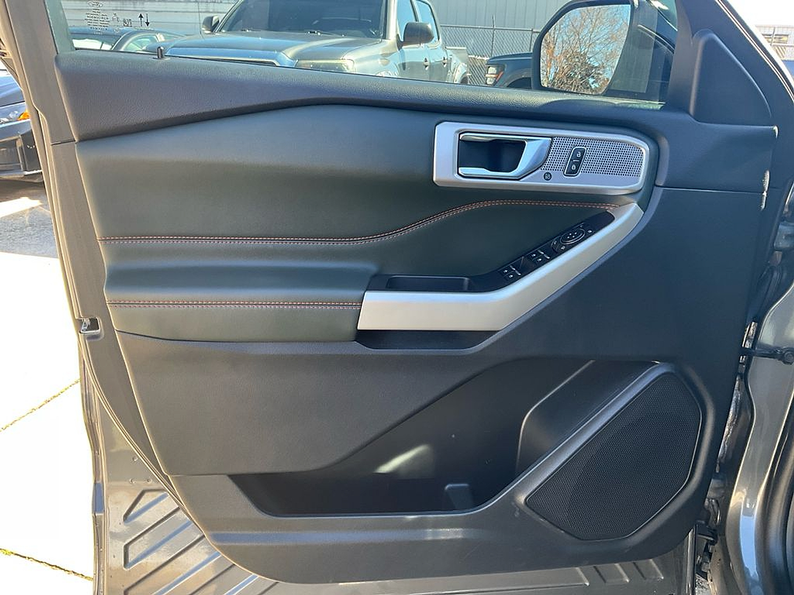 Used 2023 Ford Explorer - photo 12